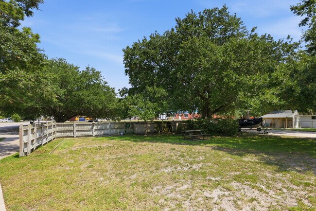 Building Photo - 116 Noyes Ave
