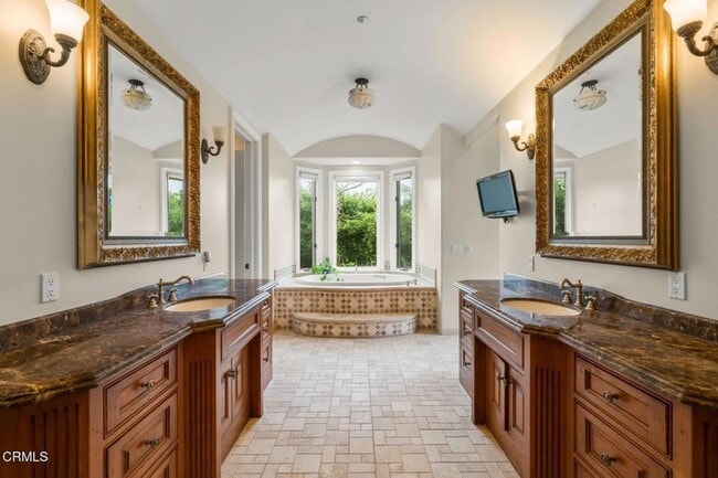 Building Photo - 3243 Calle De Debesa