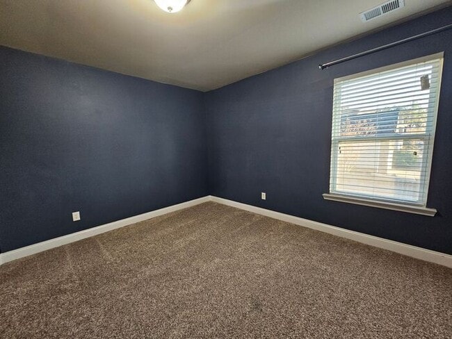 Building Photo - Beautiful Wellesley Home with a Corner Lot