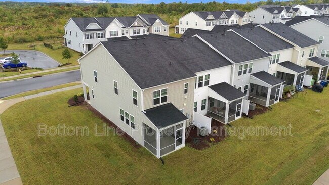 Building Photo - 5000 Arkose Dr