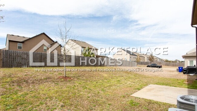 Building Photo - 484 Emporia Loop