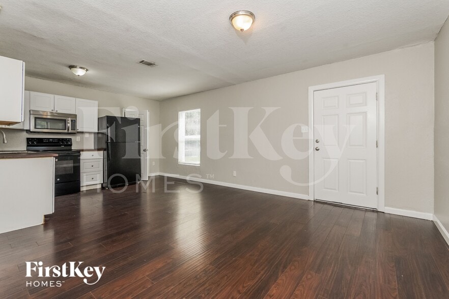 Building Photo - 7706 Aviano Ave