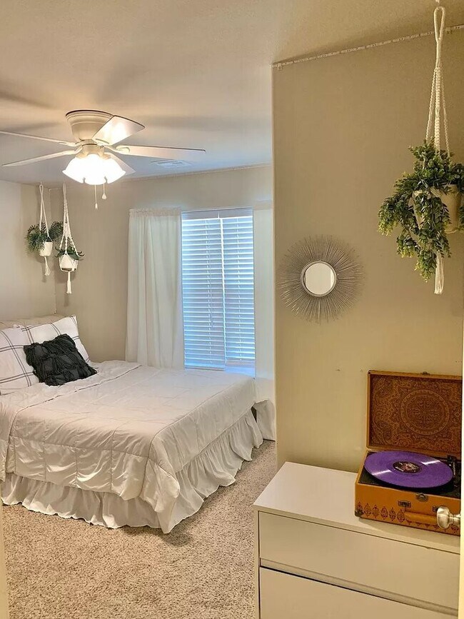 Building Photo - 3 Bed | 2 Bath in Owasso!