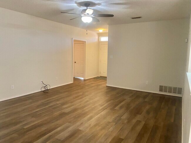 Building Photo - 508 N Juneau Ave