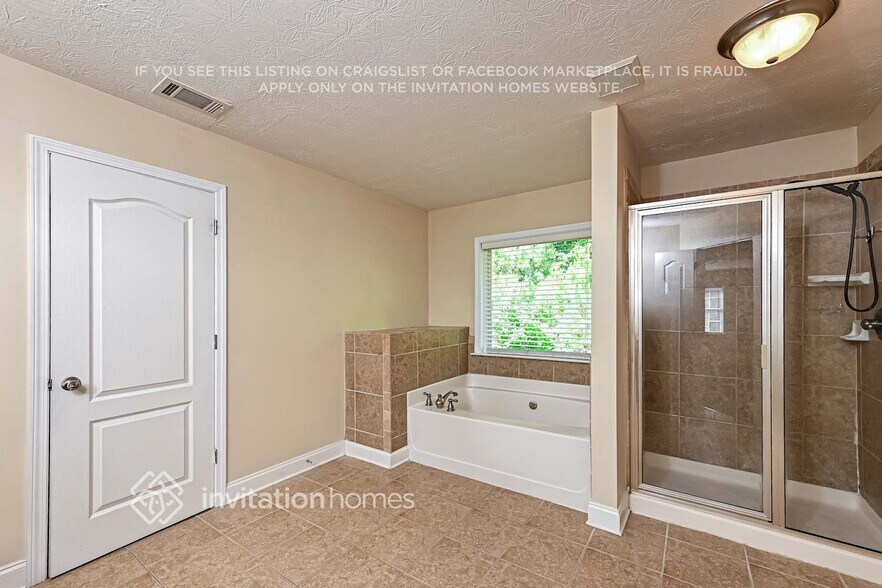 Building Photo - 2116 Leafmore Ct SE