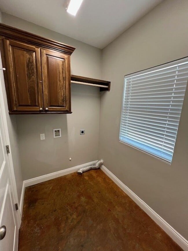 Building Photo - Modern 3B/2B Duplex Available in South Lake Charles