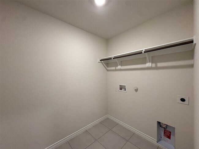 Building Photo - 610 Union Dr