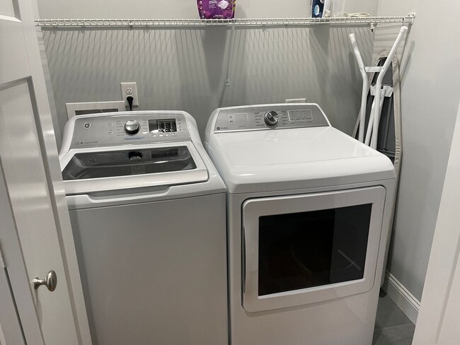 Building Photo - OFF-SEASON MONTHLY RENTAL - ESCAPE THE WINTER MONTHS!!!