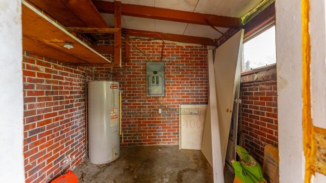 Building Photo - 2468 Walker St