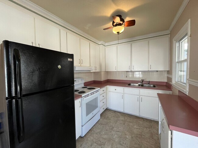 Building Photo - Cozy 1BD, 1BA Near Downtown Raleigh House with Fenced Yard