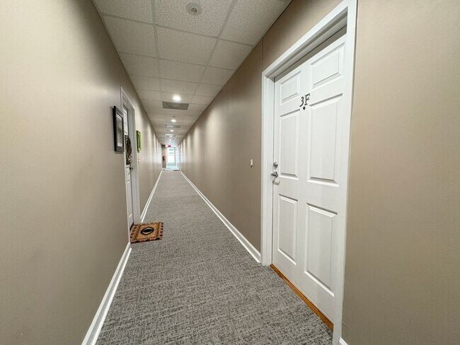 Building Photo - Capital Place Condo