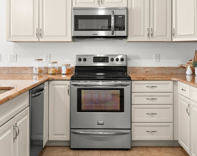 Building Photo - 360 Andover St