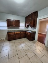 Building Photo - 37 Pond St