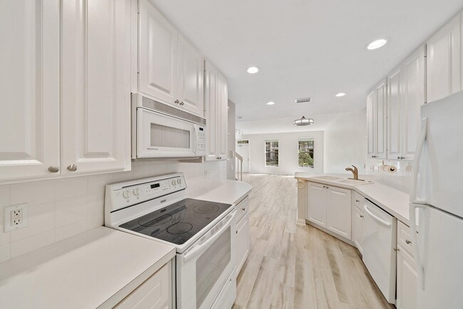 Building Photo - 351 Legare Ct