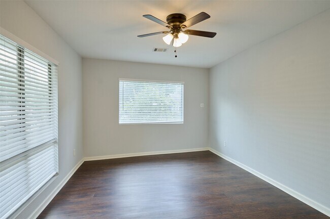 Building Photo - 51 Harbour Row Dr