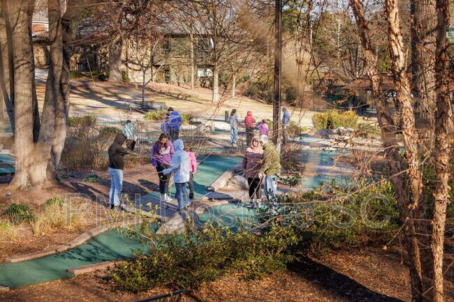 Building Photo - 204 E Park Ave