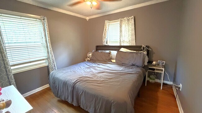 Building Photo - 3/1 HOUSE w/ Huge Fenced Yard, Carport, Will Have New Paint, and Natural Light! Walk to FSU/COLLE...