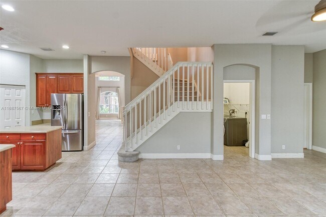 Building Photo - 3769 SW 51st St