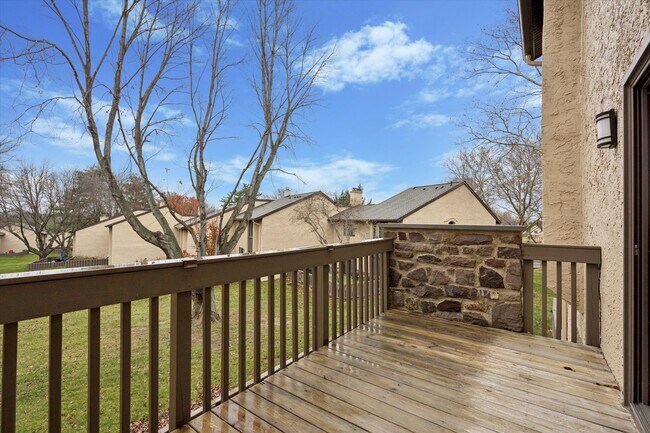 Building Photo - 42 Golf Club Dr