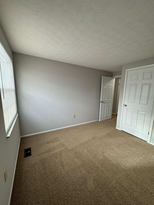 Building Photo - 3 Bed 1 Bathroom Ranch in Groveport School District! Half off Deposit for a move in by 12/31!