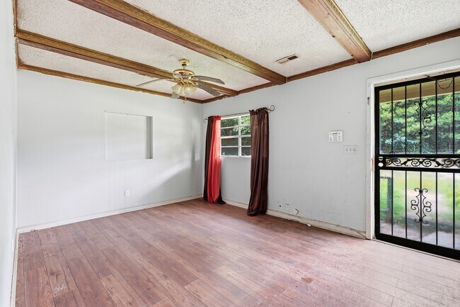 Building Photo - 615 Macon St