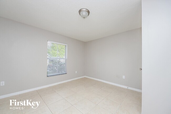 Building Photo - 227 Verdi St