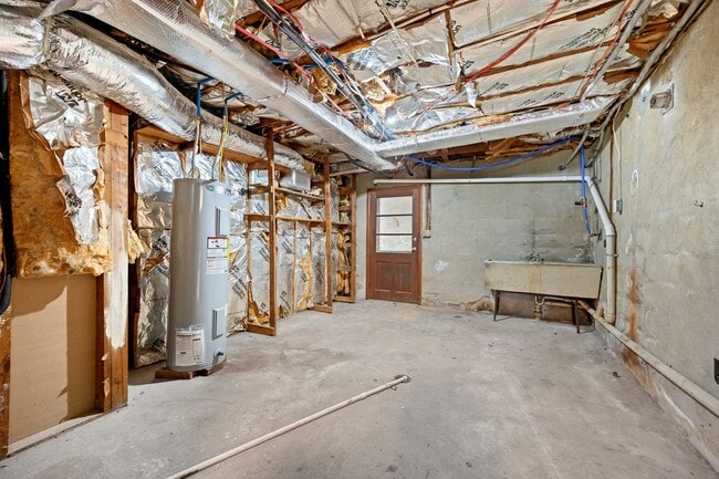 Building Photo - 805 McCausland St