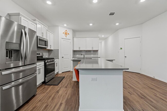 Building Photo - 136 Cherry Ridge Rd