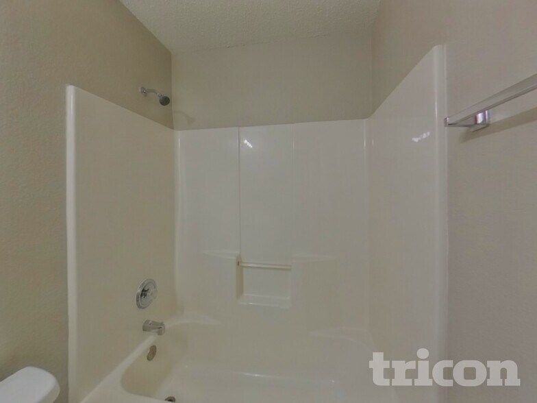 Building Photo - 10100 Chapel Oak Trail