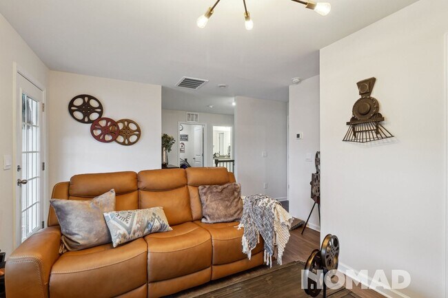 Building Photo - Spacious 4BR Single Family House with swim...