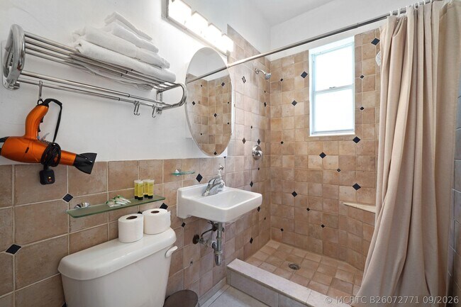 Building Photo - 3710 Collins Ave