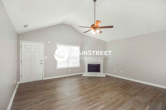 Building Photo - 3 Bedroom Pet-Friendly Home in Lithonia, GA with Main Street Renewal
