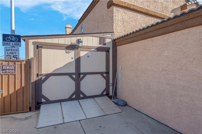 Building Photo - 3949 N Rhine Way