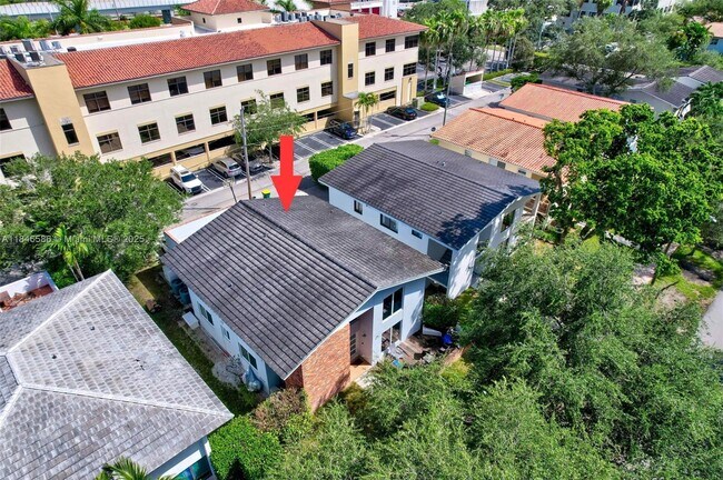 Building Photo - 539 Menendez Ave