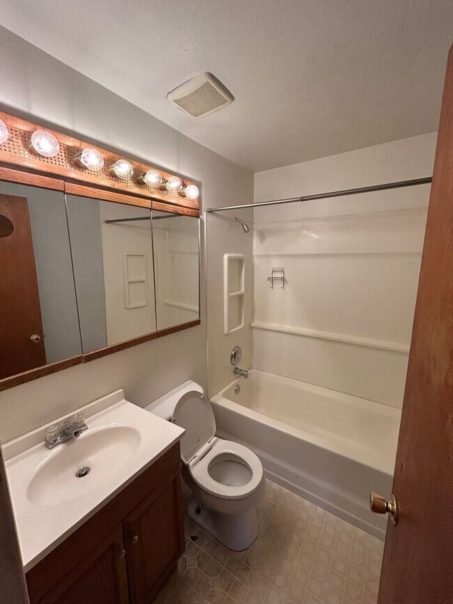 Building Photo - 838 Avenue C