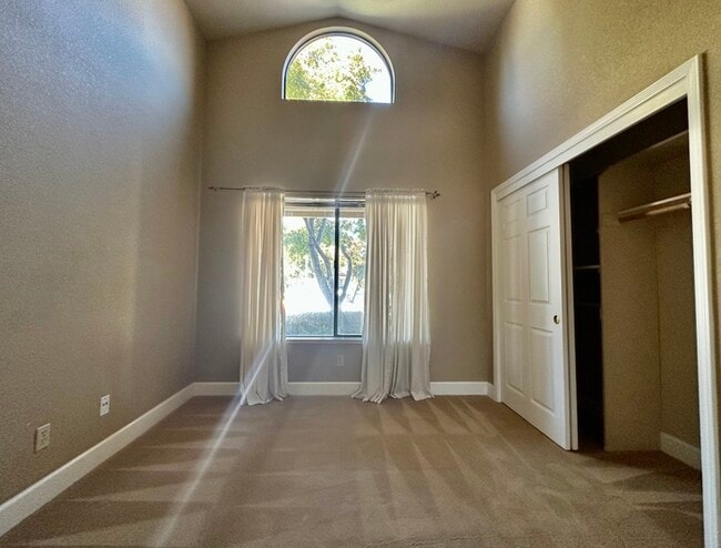Building Photo - Beautiful 4 Bedroom Single Story For Rent in Gold River!