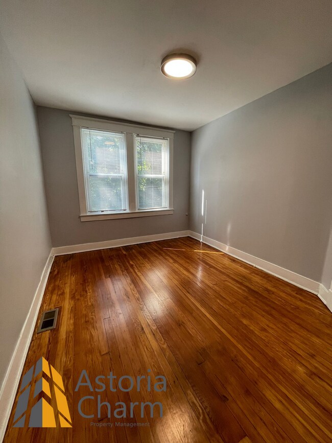 Building Photo - 2 Bedroom + Den with Finished Basement & Fenced Yard