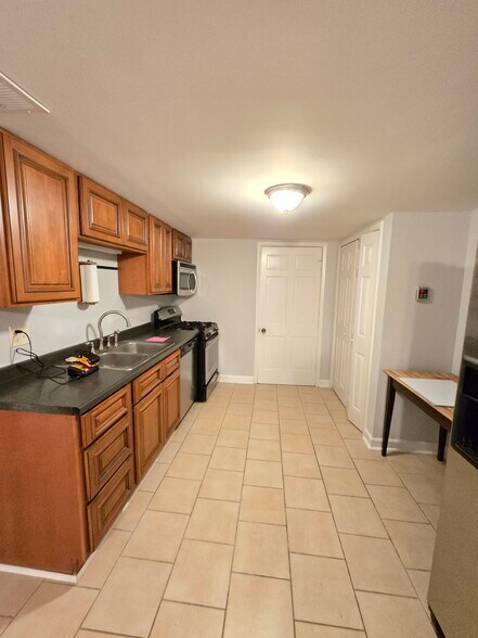 Kitchen - 1732 Ridgeway Ave NW