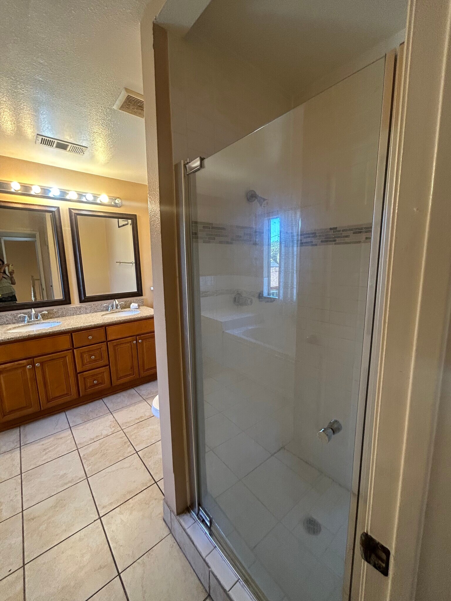 Building Photo - 12021 Elliott Ave