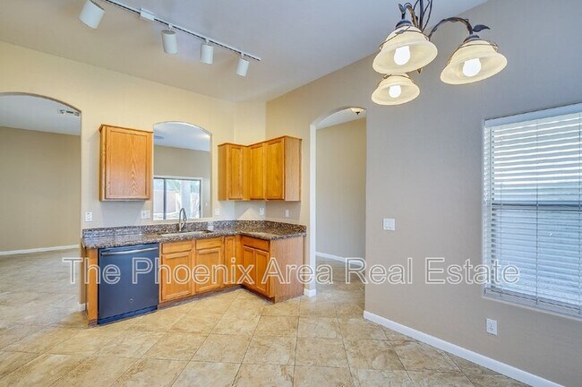 Building Photo - 940 S Silverado St