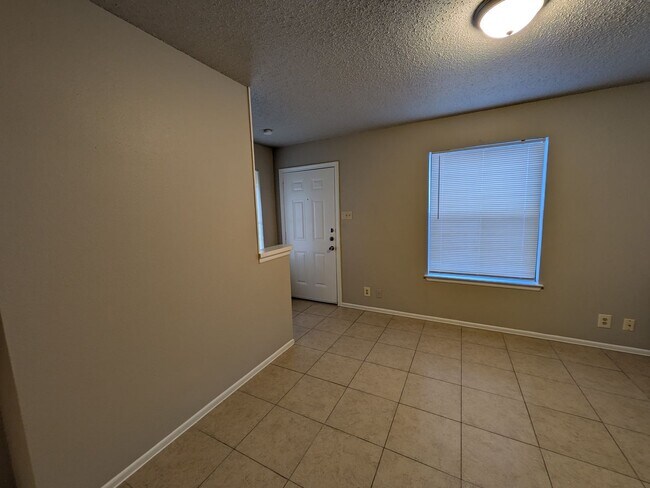 Building Photo - 330 W Byrd Blvd