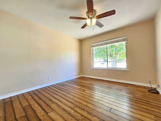 Building Photo - Beautiful home for Rent. Paid Solar, A/C, RV Parking, and Landscaping!