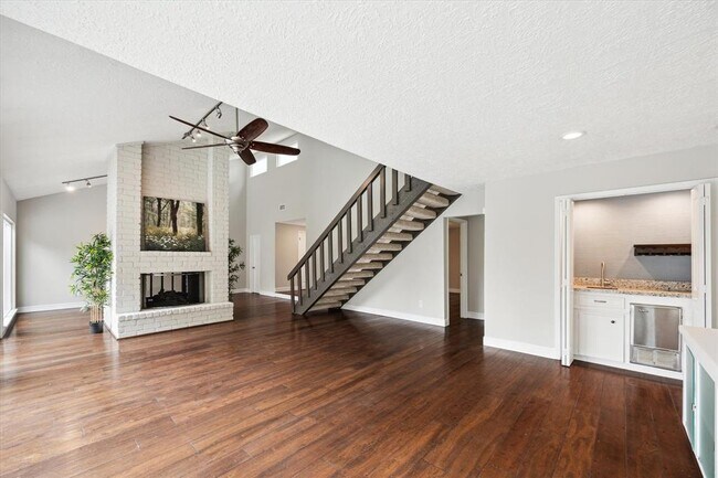 Building Photo - 1727 S Kirkwood Rd