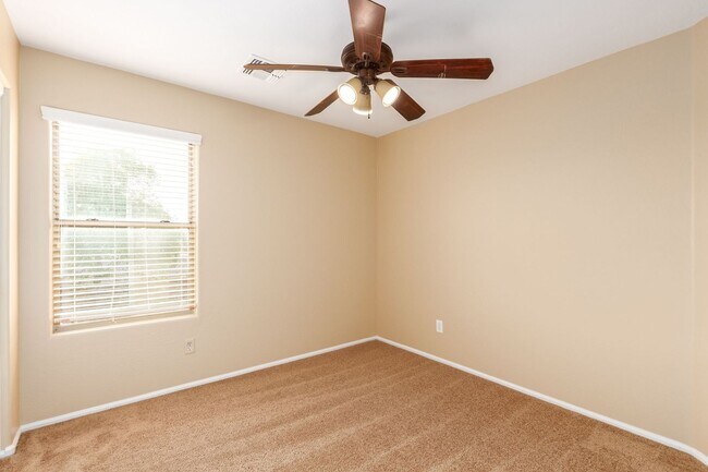 Building Photo - Beautiful 4 Bedroom Home in Johnson Ranch!