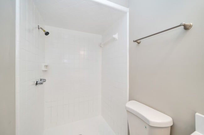 Building Photo - Now Leasing! 4-Bedroom Home with Modern Features & Great Layout