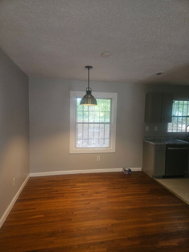 Building Photo - 3 Bedroom 1 bath home