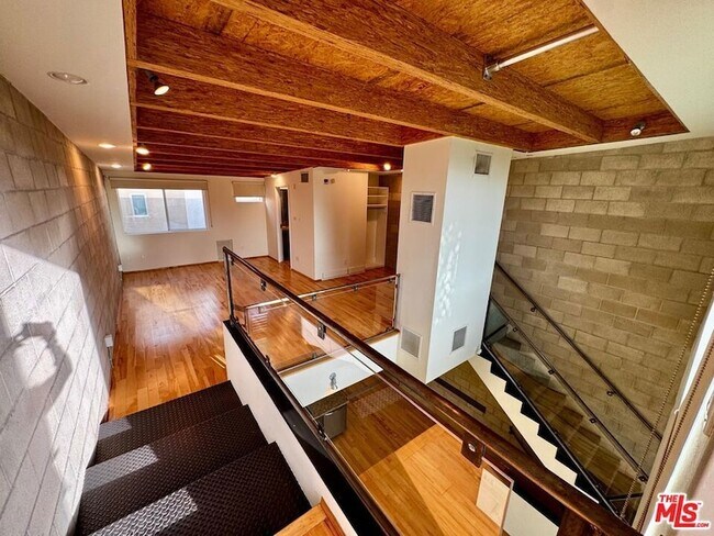 Building Photo - 717 Highland Ave