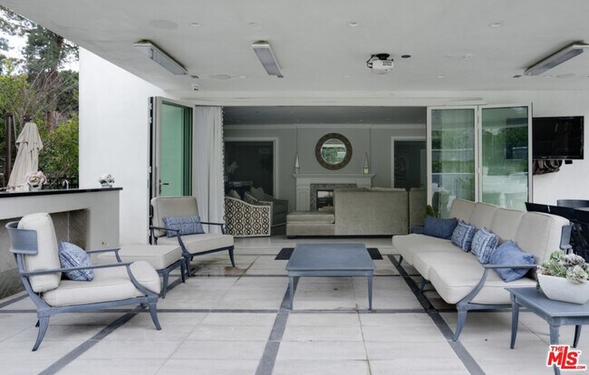 Building Photo - 1214 Coldwater Canyon Dr