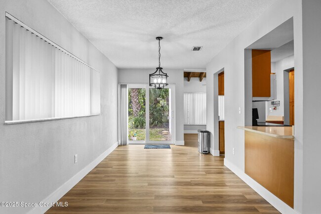 Building Photo - 500 Summerset Ct