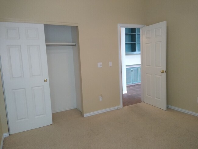 Building Photo - HUGE 3 Bedroom 3 Bath Home in Gated Community